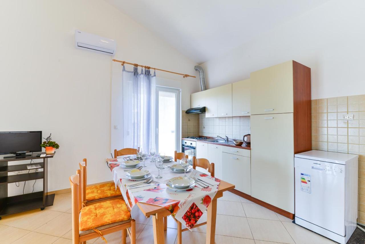 Apartments Lavanda Turanj Luaran gambar